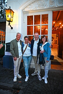 02 Sommerf PH Krefeld 2025-08-02 09  Feuchte Sommerfeste am 2. August - Um die Mittagszeit besuchen wir das Sommerfest vom „Moerser Jecken Komitee 2020“.  Das „Warm Up“, bei ziemlich nassen Wetter, für den Abend beim Sommerfest der „Prinzengarde Krefeld. Dort treffen wir auch auf eine Abordnung der „Duisburger Prinzengarde“. : DVPJ, Toni I, Jules I., Prinz Karneval, Prinz, Prinzessin Aileen I., Hofmarschälle, Page, Pagen, Paginnen, HDK, Duisburg, Karneval, Helau, Tollität, Event, Session 2025, Session 2025, HDK Duisburg, Hauptausschuss, Hauptausschuss Karneval Duisburg, Duisburg ist echt