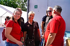 01 GardeGrillen Prinzegrd 2025-08-30 08  30. August, 4 mal Sommerfest - Das „Garde-Grillen“ der Duisburger Prinzengarde ist unser erstes Ziel an diesem Samstag in Duisburg-Meiderich. Danach geht es in den Süden Duisburgs, zur KG Sonniger-Süden. Auf ein kurzes Hallo geht es dann zur KG Rote Funken am Kalkweg. Von dort führt uns der Weg in den Westen Duisburgs. Die 1. KG Baerl Blau-Gelb e.V. feiert ihr Sommerfest auf dem Gelände des TUS Baerl. Das Heimspiel für Hofmarschall Thomas, dem Präsidenten der KG. : DVPJ, Toni I, Jules I., Prinz Karneval, Prinz, Prinzessin Aileen I., Hofmarschälle, Page, Pagen, Paginnen, HDK, Duisburg, Karneval, Helau, Tollität, Event, Session 2025, Session 2025, HDK Duisburg, Hauptausschuss, Hauptausschuss Karneval Duisburg, Duisburg ist echt