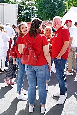 01 GardeGrillen Prinzegrd 2025-08-30 12  30. August, 4 mal Sommerfest - Das „Garde-Grillen“ der Duisburger Prinzengarde ist unser erstes Ziel an diesem Samstag in Duisburg-Meiderich. Danach geht es in den Süden Duisburgs, zur KG Sonniger-Süden. Auf ein kurzes Hallo geht es dann zur KG Rote Funken am Kalkweg. Von dort führt uns der Weg in den Westen Duisburgs. Die 1. KG Baerl Blau-Gelb e.V. feiert ihr Sommerfest auf dem Gelände des TUS Baerl. Das Heimspiel für Hofmarschall Thomas, dem Präsidenten der KG. : DVPJ, Toni I, Jules I., Prinz Karneval, Prinz, Prinzessin Aileen I., Hofmarschälle, Page, Pagen, Paginnen, HDK, Duisburg, Karneval, Helau, Tollität, Event, Session 2025, Session 2025, HDK Duisburg, Hauptausschuss, Hauptausschuss Karneval Duisburg, Duisburg ist echt