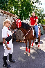01 GardeGrillen Prinzegrd 2025-08-30 18  30. August, 4 mal Sommerfest - Das „Garde-Grillen“ der Duisburger Prinzengarde ist unser erstes Ziel an diesem Samstag in Duisburg-Meiderich. Danach geht es in den Süden Duisburgs, zur KG Sonniger-Süden. Auf ein kurzes Hallo geht es dann zur KG Rote Funken am Kalkweg. Von dort führt uns der Weg in den Westen Duisburgs. Die 1. KG Baerl Blau-Gelb e.V. feiert ihr Sommerfest auf dem Gelände des TUS Baerl. Das Heimspiel für Hofmarschall Thomas, dem Präsidenten der KG. : DVPJ, Toni I, Jules I., Prinz Karneval, Prinz, Prinzessin Aileen I., Hofmarschälle, Page, Pagen, Paginnen, HDK, Duisburg, Karneval, Helau, Tollität, Event, Session 2025, Session 2025, HDK Duisburg, Hauptausschuss, Hauptausschuss Karneval Duisburg, Duisburg ist echt