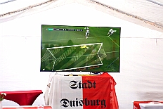 01 GardeGrillen Prinzegrd 2025-08-30 19  30. August, 4 mal Sommerfest - Das „Garde-Grillen“ der Duisburger Prinzengarde ist unser erstes Ziel an diesem Samstag in Duisburg-Meiderich. Danach geht es in den Süden Duisburgs, zur KG Sonniger-Süden. Auf ein kurzes Hallo geht es dann zur KG Rote Funken am Kalkweg. Von dort führt uns der Weg in den Westen Duisburgs. Die 1. KG Baerl Blau-Gelb e.V. feiert ihr Sommerfest auf dem Gelände des TUS Baerl. Das Heimspiel für Hofmarschall Thomas, dem Präsidenten der KG. : DVPJ, Toni I, Jules I., Prinz Karneval, Prinz, Prinzessin Aileen I., Hofmarschälle, Page, Pagen, Paginnen, HDK, Duisburg, Karneval, Helau, Tollität, Event, Session 2025, Session 2025, HDK Duisburg, Hauptausschuss, Hauptausschuss Karneval Duisburg, Duisburg ist echt