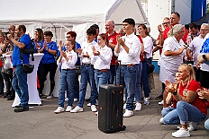 01 GardeGrillen Prinzegrd 2025-08-30 22  30. August, 4 mal Sommerfest - Das „Garde-Grillen“ der Duisburger Prinzengarde ist unser erstes Ziel an diesem Samstag in Duisburg-Meiderich. Danach geht es in den Süden Duisburgs, zur KG Sonniger-Süden. Auf ein kurzes Hallo geht es dann zur KG Rote Funken am Kalkweg. Von dort führt uns der Weg in den Westen Duisburgs. Die 1. KG Baerl Blau-Gelb e.V. feiert ihr Sommerfest auf dem Gelände des TUS Baerl. Das Heimspiel für Hofmarschall Thomas, dem Präsidenten der KG. : DVPJ, Toni I, Jules I., Prinz Karneval, Prinz, Prinzessin Aileen I., Hofmarschälle, Page, Pagen, Paginnen, HDK, Duisburg, Karneval, Helau, Tollität, Event, Session 2025, Session 2025, HDK Duisburg, Hauptausschuss, Hauptausschuss Karneval Duisburg, Duisburg ist echt