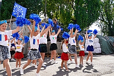 01 GardeGrillen Prinzegrd 2025-08-30 25  30. August, 4 mal Sommerfest - Das „Garde-Grillen“ der Duisburger Prinzengarde ist unser erstes Ziel an diesem Samstag in Duisburg-Meiderich. Danach geht es in den Süden Duisburgs, zur KG Sonniger-Süden. Auf ein kurzes Hallo geht es dann zur KG Rote Funken am Kalkweg. Von dort führt uns der Weg in den Westen Duisburgs. Die 1. KG Baerl Blau-Gelb e.V. feiert ihr Sommerfest auf dem Gelände des TUS Baerl. Das Heimspiel für Hofmarschall Thomas, dem Präsidenten der KG. : DVPJ, Toni I, Jules I., Prinz Karneval, Prinz, Prinzessin Aileen I., Hofmarschälle, Page, Pagen, Paginnen, HDK, Duisburg, Karneval, Helau, Tollität, Event, Session 2025, Session 2025, HDK Duisburg, Hauptausschuss, Hauptausschuss Karneval Duisburg, Duisburg ist echt