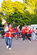 04 Sommerf KGBaerl 2025-08-30 02  30. August, 4 mal Sommerfest - Das „Garde-Grillen“ der Duisburger Prinzengarde ist unser erstes Ziel an diesem Samstag in Duisburg-Meiderich. Danach geht es in den Süden Duisburgs, zur KG Sonniger-Süden. Auf ein kurzes Hallo geht es dann zur KG Rote Funken am Kalkweg. Von dort führt uns der Weg in den Westen Duisburgs. Die 1. KG Baerl Blau-Gelb e.V. feiert ihr Sommerfest auf dem Gelände des TUS Baerl. Das Heimspiel für Hofmarschall Thomas, dem Präsidenten der KG. : DVPJ, Toni I, Jules I., Prinz Karneval, Prinz, Prinzessin Aileen I., Hofmarschälle, Page, Pagen, Paginnen, HDK, Duisburg, Karneval, Helau, Tollität, Event, Session 2025, Session 2025, HDK Duisburg, Hauptausschuss, Hauptausschuss Karneval Duisburg, Duisburg ist echt