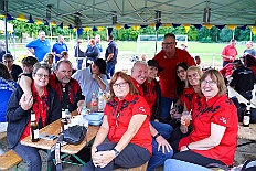 04 Sommerf KGBaerl 2025-08-30 09  30. August, 4 mal Sommerfest - Das „Garde-Grillen“ der Duisburger Prinzengarde ist unser erstes Ziel an diesem Samstag in Duisburg-Meiderich. Danach geht es in den Süden Duisburgs, zur KG Sonniger-Süden. Auf ein kurzes Hallo geht es dann zur KG Rote Funken am Kalkweg. Von dort führt uns der Weg in den Westen Duisburgs. Die 1. KG Baerl Blau-Gelb e.V. feiert ihr Sommerfest auf dem Gelände des TUS Baerl. Das Heimspiel für Hofmarschall Thomas, dem Präsidenten der KG. : DVPJ, Toni I, Jules I., Prinz Karneval, Prinz, Prinzessin Aileen I., Hofmarschälle, Page, Pagen, Paginnen, HDK, Duisburg, Karneval, Helau, Tollität, Event, Session 2025, Session 2025, HDK Duisburg, Hauptausschuss, Hauptausschuss Karneval Duisburg, Duisburg ist echt