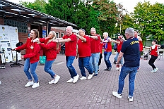 04 Sommerf KGBaerl 2025-08-30 13  30. August, 4 mal Sommerfest - Das „Garde-Grillen“ der Duisburger Prinzengarde ist unser erstes Ziel an diesem Samstag in Duisburg-Meiderich. Danach geht es in den Süden Duisburgs, zur KG Sonniger-Süden. Auf ein kurzes Hallo geht es dann zur KG Rote Funken am Kalkweg. Von dort führt uns der Weg in den Westen Duisburgs. Die 1. KG Baerl Blau-Gelb e.V. feiert ihr Sommerfest auf dem Gelände des TUS Baerl. Das Heimspiel für Hofmarschall Thomas, dem Präsidenten der KG. : DVPJ, Toni I, Jules I., Prinz Karneval, Prinz, Prinzessin Aileen I., Hofmarschälle, Page, Pagen, Paginnen, HDK, Duisburg, Karneval, Helau, Tollität, Event, Session 2025, Session 2025, HDK Duisburg, Hauptausschuss, Hauptausschuss Karneval Duisburg, Duisburg ist echt