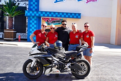 MoviePark 2025-09-07 06  Im „Movie Park“ mit Team ERDMÄNNCHEN - Am Sonntag 7. September haben wir einen schönen Tag mit der „Kleinen“ Prinzencrew im „Movie Park“ verbracht. Fotos mit der Stuntcrew gehörten auch dazu. : DVPJ, Toni I, Jules I., Prinz Karneval, Prinz, Prinzessin Aileen I., Hofmarschälle, Page, Pagen, Paginnen, HDK, Duisburg, Karneval, Helau, Tollität, Event, Session 2025, Session 2025, HDK Duisburg, Hauptausschuss, Hauptausschuss Karneval Duisburg, Duisburg ist echt