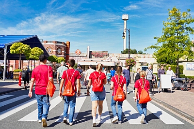 MoviePark 2025-09-07 09  Im „Movie Park“ mit Team ERDMÄNNCHEN - Am Sonntag 7. September haben wir einen schönen Tag mit der „Kleinen“ Prinzencrew im „Movie Park“ verbracht. Fotos mit der Stuntcrew gehörten auch dazu. : DVPJ, Toni I, Jules I., Prinz Karneval, Prinz, Prinzessin Aileen I., Hofmarschälle, Page, Pagen, Paginnen, HDK, Duisburg, Karneval, Helau, Tollität, Event, Session 2025, Session 2025, HDK Duisburg, Hauptausschuss, Hauptausschuss Karneval Duisburg, Duisburg ist echt