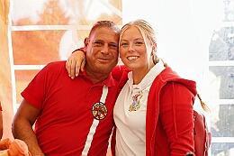 01 Sommerf Stadtgarde 2025-09-13 05  Sommerfeste in DU, Mitte, Nord & Süd - Am 13. September war das erste Fest bei der Stadtgarde, gefeiert wurde am Clubhaus des DSC Preußen. Auch die Marxloher-Jecken „Feierten mit Freunden“, dies auf dem Gelände neben dem Niederrheinischen Karnevalsmusem. Bevor es dann zum letzten Fest ging pflanzte die Crew noch ihrem „Karnevalsbaum“. In Großenbaum war dann der Schlusspunkt beim Fest der KG Alle Mann an Bord. : DVPJ, Toni I, Jules I., Prinz Karneval, Prinz, Prinzessin Aileen I., Hofmarschälle, Page, Pagen, Paginnen, HDK, Duisburg, Karneval, Helau, Tollität, Event, Session 2025, Session 2025, HDK Duisburg, Hauptausschuss, Hauptausschuss Karneval Duisburg, Duisburg ist echt