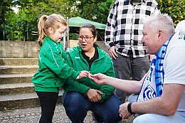 02 Sommerf MarxlJecken 2025-09-13 04  Sommerfeste in DU, Mitte, Nord & Süd - Am 13. September war das erste Fest bei der Stadtgarde, gefeiert wurde am Clubhaus des DSC Preußen. Auch die Marxloher-Jecken „Feierten mit Freunden“, dies auf dem Gelände neben dem Niederrheinischen Karnevalsmusem. Bevor es dann zum letzten Fest ging pflanzte die Crew noch ihrem „Karnevalsbaum“. In Großenbaum war dann der Schlusspunkt beim Fest der KG Alle Mann an Bord. : DVPJ, Toni I, Jules I., Prinz Karneval, Prinz, Prinzessin Aileen I., Hofmarschälle, Page, Pagen, Paginnen, HDK, Duisburg, Karneval, Helau, Tollität, Event, Session 2025, Session 2025, HDK Duisburg, Hauptausschuss, Hauptausschuss Karneval Duisburg, Duisburg ist echt