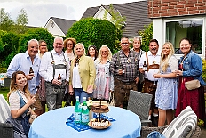 01 WarmUpBausch 2025-09-27 01  Im Partydorf is O`zapft - Zuerst waren wir zum „Warm Up“ bei Anke und Axel (Bausch). Ein bunter  Empfang im Garten mit netten Gästen und sehr guten Essen, natürlich auch mit guten Getränken. Gemeinsam ging es dann ins passend geschmückte Oktoberfestzelt auf dem Kastelle-Pitter-Platz in Serm. : DVPJ, Toni I, Jules I., Prinz Karneval, Prinz, Prinzessin Aileen I., Hofmarschälle, Page, Pagen, Paginnen, HDK, Duisburg, Karneval, Helau, Tollität, Event, Session 2025, Session 2025, HDK Duisburg, Hauptausschuss, Hauptausschuss Karneval Duisburg, Duisburg ist echt
