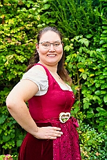 01 WarmUpBausch 2025-09-27 08  Im Partydorf is O`zapft - Zuerst waren wir zum „Warm Up“ bei Anke und Axel (Bausch). Ein bunter  Empfang im Garten mit netten Gästen und sehr guten Essen, natürlich auch mit guten Getränken. Gemeinsam ging es dann ins passend geschmückte Oktoberfestzelt auf dem Kastelle-Pitter-Platz in Serm. : DVPJ, Toni I, Jules I., Prinz Karneval, Prinz, Prinzessin Aileen I., Hofmarschälle, Page, Pagen, Paginnen, HDK, Duisburg, Karneval, Helau, Tollität, Event, Session 2025, Session 2025, HDK Duisburg, Hauptausschuss, Hauptausschuss Karneval Duisburg, Duisburg ist echt