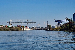 RheintourMoewe 2025-09-28 17  Alle in einem Boot - Die  Bonner Jubiläumssession schlägt schon hohe Wellen bei der Rundfahrt auf mit „MS Möwe“ auf dem Rhein. Zum fünften Mal folgte ein Prinzenpaar der Einladung. Roland I. und Stephanie III. , Vertreter der Rot-Weißen und Blau-Weißen Düsseldorfer Prinzengarde und natürlich die  Des. Prinzencrew mit Toni I. hatten ein schönen Nachmittag auf dem Rhein. : DVPJ, Toni I, Jules I., Prinz Karneval, Prinz, Prinzessin Aileen I., Hofmarschälle, Page, Pagen, Paginnen, HDK, Duisburg, Karneval, Helau, Tollität, Event, Session 2025, Session 2025, HDK Duisburg, Hauptausschuss, Hauptausschuss Karneval Duisburg, Duisburg ist echt