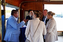 RheintourMoewe 2025-09-28 19  Alle in einem Boot - Die  Bonner Jubiläumssession schlägt schon hohe Wellen bei der Rundfahrt auf mit „MS Möwe“ auf dem Rhein. Zum fünften Mal folgte ein Prinzenpaar der Einladung. Roland I. und Stephanie III. , Vertreter der Rot-Weißen und Blau-Weißen Düsseldorfer Prinzengarde und natürlich die  Des. Prinzencrew mit Toni I. hatten ein schönen Nachmittag auf dem Rhein. : DVPJ, Toni I, Jules I., Prinz Karneval, Prinz, Prinzessin Aileen I., Hofmarschälle, Page, Pagen, Paginnen, HDK, Duisburg, Karneval, Helau, Tollität, Event, Session 2025, Session 2025, HDK Duisburg, Hauptausschuss, Hauptausschuss Karneval Duisburg, Duisburg ist echt