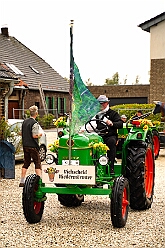 Oktoberf Winne 2025-10-04 05  O`zapft is am Niederrhein - In Niedermörmter ist des ganze Dorf auf den Beinen wenn der Viehscheidverein in „Winnes“ Scheune zum Oktoberfest lädt. Unter Freunden feiert man besonders gut und daher der Einladung gern gefolgt : DVPJ, Toni I, Jules I., Prinz Karneval, Prinz, Prinzessin Aileen I., Hofmarschälle, Page, Pagen, Paginnen, HDK, Duisburg, Karneval, Helau, Tollität, Event, Session 2025, Session 2025, HDK Duisburg, Hauptausschuss, Hauptausschuss Karneval Duisburg, Duisburg ist echt