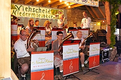 Oktoberf Winne 2025-10-04 08  O`zapft is am Niederrhein - In Niedermörmter ist des ganze Dorf auf den Beinen wenn der Viehscheidverein in „Winnes“ Scheune zum Oktoberfest lädt. Unter Freunden feiert man besonders gut und daher der Einladung gern gefolgt : DVPJ, Toni I, Jules I., Prinz Karneval, Prinz, Prinzessin Aileen I., Hofmarschälle, Page, Pagen, Paginnen, HDK, Duisburg, Karneval, Helau, Tollität, Event, Session 2025, Session 2025, HDK Duisburg, Hauptausschuss, Hauptausschuss Karneval Duisburg, Duisburg ist echt