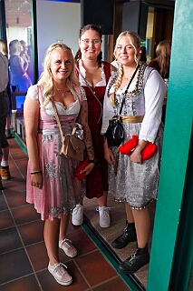 Fruehs KG KoenigDuiss 2025-10-05 06  Gaudi am Morgen - „O`zapft is“ morgens um 11 Uhr in der Tennis Gaststätte des DSC Preussen an der Futterstraße. Die KG Königreich Duissern hatte zum Wies`n Frühschoppen geladen. : DVPJ, Toni I, Jules I., Prinz Karneval, Prinz, Prinzessin Aileen I., Hofmarschälle, Page, Pagen, Paginnen, HDK, Duisburg, Karneval, Helau, Tollität, Event, Session 2025, Session 2025, HDK Duisburg, Hauptausschuss, Hauptausschuss Karneval Duisburg, Duisburg ist echt