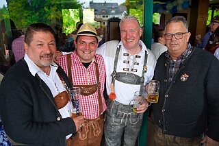 Fruehs KG KoenigDuiss 2025-10-05 07  Gaudi am Morgen - „O`zapft is“ morgens um 11 Uhr in der Tennis Gaststätte des DSC Preussen an der Futterstraße. Die KG Königreich Duissern hatte zum Wies`n Frühschoppen geladen. : DVPJ, Toni I, Jules I., Prinz Karneval, Prinz, Prinzessin Aileen I., Hofmarschälle, Page, Pagen, Paginnen, HDK, Duisburg, Karneval, Helau, Tollität, Event, Session 2025, Session 2025, HDK Duisburg, Hauptausschuss, Hauptausschuss Karneval Duisburg, Duisburg ist echt