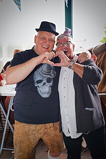 Fruehs KG KoenigDuiss 2025-10-05 14  Gaudi am Morgen - „O`zapft is“ morgens um 11 Uhr in der Tennis Gaststätte des DSC Preussen an der Futterstraße. Die KG Königreich Duissern hatte zum Wies`n Frühschoppen geladen. : DVPJ, Toni I, Jules I., Prinz Karneval, Prinz, Prinzessin Aileen I., Hofmarschälle, Page, Pagen, Paginnen, HDK, Duisburg, Karneval, Helau, Tollität, Event, Session 2025, Session 2025, HDK Duisburg, Hauptausschuss, Hauptausschuss Karneval Duisburg, Duisburg ist echt