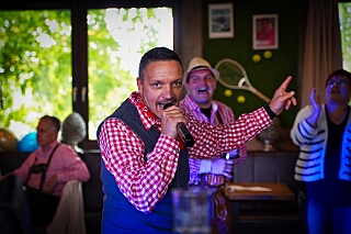 Fruehs KG KoenigDuiss 2025-10-05 17  Gaudi am Morgen - „O`zapft is“ morgens um 11 Uhr in der Tennis Gaststätte des DSC Preussen an der Futterstraße. Die KG Königreich Duissern hatte zum Wies`n Frühschoppen geladen. : DVPJ, Toni I, Jules I., Prinz Karneval, Prinz, Prinzessin Aileen I., Hofmarschälle, Page, Pagen, Paginnen, HDK, Duisburg, Karneval, Helau, Tollität, Event, Session 2025, Session 2025, HDK Duisburg, Hauptausschuss, Hauptausschuss Karneval Duisburg, Duisburg ist echt