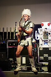 02 Oktoberf ZumJohanniter 2025-10-10 02  Oktoberfeste und ein Jubiläum - Den Freitagabend beginnen wir mit dem Besuch des Oktoberfestes der KG Rot-Weiß Rheinhausen in der Erlöserkirche in Rheinhausen. Etwas später heißt es dann „O`zapft is“ beim Oktoberfest in Opgen-Rhein's "Zum Johanniter“. Am Samstag waren wir dann Gäste beim 55-Jährigen Firmenjubiläum der Poschmann Gerüstbau GmbH. : DVPJ, Toni I, Jules I., Prinz Karneval, Prinz, Prinzessin Aileen I., Hofmarschälle, Page, Pagen, Paginnen, HDK, Duisburg, Karneval, Helau, Tollität, Event, Session 2025, Session 2025, HDK Duisburg, Hauptausschuss, Hauptausschuss Karneval Duisburg, Duisburg ist echt