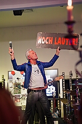 02 Oktoberf ZumJohanniter 2025-10-10 03  Oktoberfeste und ein Jubiläum - Den Freitagabend beginnen wir mit dem Besuch des Oktoberfestes der KG Rot-Weiß Rheinhausen in der Erlöserkirche in Rheinhausen. Etwas später heißt es dann „O`zapft is“ beim Oktoberfest in Opgen-Rhein's "Zum Johanniter“. Am Samstag waren wir dann Gäste beim 55-Jährigen Firmenjubiläum der Poschmann Gerüstbau GmbH. : DVPJ, Toni I, Jules I., Prinz Karneval, Prinz, Prinzessin Aileen I., Hofmarschälle, Page, Pagen, Paginnen, HDK, Duisburg, Karneval, Helau, Tollität, Event, Session 2025, Session 2025, HDK Duisburg, Hauptausschuss, Hauptausschuss Karneval Duisburg, Duisburg ist echt