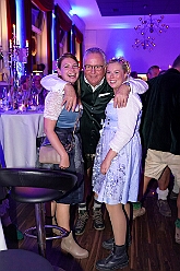 02 Oktoberf ZumJohanniter 2025-10-10 04  Oktoberfeste und ein Jubiläum - Den Freitagabend beginnen wir mit dem Besuch des Oktoberfestes der KG Rot-Weiß Rheinhausen in der Erlöserkirche in Rheinhausen. Etwas später heißt es dann „O`zapft is“ beim Oktoberfest in Opgen-Rhein's "Zum Johanniter“. Am Samstag waren wir dann Gäste beim 55-Jährigen Firmenjubiläum der Poschmann Gerüstbau GmbH. : DVPJ, Toni I, Jules I., Prinz Karneval, Prinz, Prinzessin Aileen I., Hofmarschälle, Page, Pagen, Paginnen, HDK, Duisburg, Karneval, Helau, Tollität, Event, Session 2025, Session 2025, HDK Duisburg, Hauptausschuss, Hauptausschuss Karneval Duisburg, Duisburg ist echt