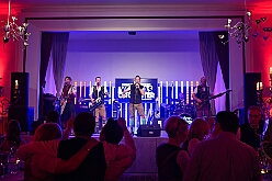 02 Oktoberf ZumJohanniter 2025-10-10 05  Oktoberfeste und ein Jubiläum - Den Freitagabend beginnen wir mit dem Besuch des Oktoberfestes der KG Rot-Weiß Rheinhausen in der Erlöserkirche in Rheinhausen. Etwas später heißt es dann „O`zapft is“ beim Oktoberfest in Opgen-Rhein's "Zum Johanniter“. Am Samstag waren wir dann Gäste beim 55-Jährigen Firmenjubiläum der Poschmann Gerüstbau GmbH. : DVPJ, Toni I, Jules I., Prinz Karneval, Prinz, Prinzessin Aileen I., Hofmarschälle, Page, Pagen, Paginnen, HDK, Duisburg, Karneval, Helau, Tollität, Event, Session 2025, Session 2025, HDK Duisburg, Hauptausschuss, Hauptausschuss Karneval Duisburg, Duisburg ist echt