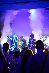 02 Oktoberf ZumJohanniter 2025-10-10 08  Oktoberfeste und ein Jubiläum - Den Freitagabend beginnen wir mit dem Besuch des Oktoberfestes der KG Rot-Weiß Rheinhausen in der Erlöserkirche in Rheinhausen. Etwas später heißt es dann „O`zapft is“ beim Oktoberfest in Opgen-Rhein's "Zum Johanniter“. Am Samstag waren wir dann Gäste beim 55-Jährigen Firmenjubiläum der Poschmann Gerüstbau GmbH. : DVPJ, Toni I, Jules I., Prinz Karneval, Prinz, Prinzessin Aileen I., Hofmarschälle, Page, Pagen, Paginnen, HDK, Duisburg, Karneval, Helau, Tollität, Event, Session 2025, Session 2025, HDK Duisburg, Hauptausschuss, Hauptausschuss Karneval Duisburg, Duisburg ist echt