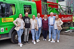 03 JubilPoschmann 2025-10-11 03  Oktoberfeste und ein Jubiläum - Den Freitagabend beginnen wir mit dem Besuch des Oktoberfestes der KG Rot-Weiß Rheinhausen in der Erlöserkirche in Rheinhausen. Etwas später heißt es dann „O`zapft is“ beim Oktoberfest in Opgen-Rhein's "Zum Johanniter“. Am Samstag waren wir dann Gäste beim 55-Jährigen Firmenjubiläum der Poschmann Gerüstbau GmbH. : DVPJ, Toni I, Jules I., Prinz Karneval, Prinz, Prinzessin Aileen I., Hofmarschälle, Page, Pagen, Paginnen, HDK, Duisburg, Karneval, Helau, Tollität, Event, Session 2025, Session 2025, HDK Duisburg, Hauptausschuss, Hauptausschuss Karneval Duisburg, Duisburg ist echt