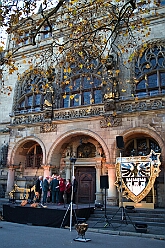 EmpfangRathaus 2025-11-07 02  Empfang im Rathaus der Stadt Duisburg -- OB Sören Link empfing se. des. Tollität Prinz Karneval der Stadt Duisburg 2026,Toni I.. mit seiner Crew im Rathaus. Ein Eintrag In das Gästebuch der Stadt Duisburg durfte hierbei nicht fehlen. : DVPJ, Toni I, Jules I., Prinz Karneval, Prinz, Prinzessin Aileen I., Hofmarschälle, Page, Pagen, Paginnen, HDK, Duisburg, Karneval, Helau, Tollität, Event, Session 2025, Session 2025, HDK Duisburg, Hauptausschuss, Hauptausschuss Karneval Duisburg, Duisburg ist echt