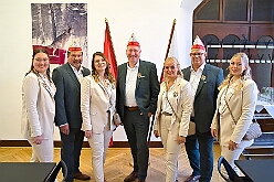 EmpfangRathaus 2025-11-07 06  Empfang im Rathaus der Stadt Duisburg -- OB Sören Link empfing se. des. Tollität Prinz Karneval der Stadt Duisburg 2026,Toni I.. mit seiner Crew im Rathaus. Ein Eintrag In das Gästebuch der Stadt Duisburg durfte hierbei nicht fehlen. : DVPJ, Toni I, Jules I., Prinz Karneval, Prinz, Prinzessin Aileen I., Hofmarschälle, Page, Pagen, Paginnen, HDK, Duisburg, Karneval, Helau, Tollität, Event, Session 2025, Session 2025, HDK Duisburg, Hauptausschuss, Hauptausschuss Karneval Duisburg, Duisburg ist echt