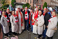 01 Auftakt Nordvere 2025-11-08 15  Von der karnevalistischen Messe bis zum Legionsappell  - Begonnen hat der Tag mit der karnevalistischen Messe in der Abteikirche in Duisburg Hamborn. Danach dann die Auftaktveranstaltung der Nord-Vereine auf der Bühne auf dem Rathausplatz.Über einen kleinen Zwischenstopp in der Wagenbauhalle des .1 OKK 99 Oschau-Berger Jonges e.V. ging es dann zur Party der KG Sonniger Süden in die Falkstraße. Von dort ins „St. Ewald Gemeindehaus“ in Laar, dort feierte die Rot-Goldenen KG. Dann zurück dann in die City zum „IntercityHotel“. Die Römergarde hat zum Legionsappell geladen. : DVPJ, Toni I, Jules I., Prinz Karneval, Prinz, Prinzessin Aileen I., Hofmarschälle, Page, Pagen, Paginnen, HDK, Duisburg, Karneval, Helau, Tollität, Event, Session 2025, Session 2025, HDK Duisburg, Hauptausschuss, Hauptausschuss Karneval Duisburg, Duisburg ist echt