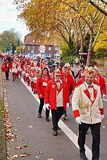 01 Auftakt Nordvere 2025-11-08 18  Von der karnevalistischen Messe bis zum Legionsappell  - Begonnen hat der Tag mit der karnevalistischen Messe in der Abteikirche in Duisburg Hamborn. Danach dann die Auftaktveranstaltung der Nord-Vereine auf der Bühne auf dem Rathausplatz.Über einen kleinen Zwischenstopp in der Wagenbauhalle des .1 OKK 99 Oschau-Berger Jonges e.V. ging es dann zur Party der KG Sonniger Süden in die Falkstraße. Von dort ins „St. Ewald Gemeindehaus“ in Laar, dort feierte die Rot-Goldenen KG. Dann zurück dann in die City zum „IntercityHotel“. Die Römergarde hat zum Legionsappell geladen. : DVPJ, Toni I, Jules I., Prinz Karneval, Prinz, Prinzessin Aileen I., Hofmarschälle, Page, Pagen, Paginnen, HDK, Duisburg, Karneval, Helau, Tollität, Event, Session 2025, Session 2025, HDK Duisburg, Hauptausschuss, Hauptausschuss Karneval Duisburg, Duisburg ist echt