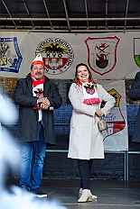 01 Auftakt Nordvere 2025-11-08 31  Von der karnevalistischen Messe bis zum Legionsappell  - Begonnen hat der Tag mit der karnevalistischen Messe in der Abteikirche in Duisburg Hamborn. Danach dann die Auftaktveranstaltung der Nord-Vereine auf der Bühne auf dem Rathausplatz.Über einen kleinen Zwischenstopp in der Wagenbauhalle des .1 OKK 99 Oschau-Berger Jonges e.V. ging es dann zur Party der KG Sonniger Süden in die Falkstraße. Von dort ins „St. Ewald Gemeindehaus“ in Laar, dort feierte die Rot-Goldenen KG. Dann zurück dann in die City zum „IntercityHotel“. Die Römergarde hat zum Legionsappell geladen. : DVPJ, Toni I, Jules I., Prinz Karneval, Prinz, Prinzessin Aileen I., Hofmarschälle, Page, Pagen, Paginnen, HDK, Duisburg, Karneval, Helau, Tollität, Event, Session 2025, Session 2025, HDK Duisburg, Hauptausschuss, Hauptausschuss Karneval Duisburg, Duisburg ist echt