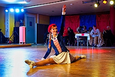 03 Party SonnigSied 2025-11-08 03  Von der karnevalistischen Messe bis zum Legionsappell  - Begonnen hat der Tag mit der karnevalistischen Messe in der Abteikirche in Duisburg Hamborn. Danach dann die Auftaktveranstaltung der Nord-Vereine auf der Bühne auf dem Rathausplatz.Über einen kleinen Zwischenstopp in der Wagenbauhalle des .1 OKK 99 Oschau-Berger Jonges e.V. ging es dann zur Party der KG Sonniger Süden in die Falkstraße. Von dort ins „St. Ewald Gemeindehaus“ in Laar, dort feierte die Rot-Goldenen KG. Dann zurück dann in die City zum „IntercityHotel“. Die Römergarde hat zum Legionsappell geladen. : DVPJ, Toni I, Jules I., Prinz Karneval, Prinz, Prinzessin Aileen I., Hofmarschälle, Page, Pagen, Paginnen, HDK, Duisburg, Karneval, Helau, Tollität, Event, Session 2025, Session 2025, HDK Duisburg, Hauptausschuss, Hauptausschuss Karneval Duisburg, Duisburg ist echt