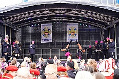 01 Biwak KG AMaB 2025-11-0 19  2 Mal Heimspiel  - Sonntagmorgen 9. November, Biwak der KG Alle Mann an Bord - die »Blauen Jungs« 1955 e.V., der „Heimathafen“ für unsere Christin und indirekt auch für se. des. Tollität. Ein Geschenk gab es auch, eine „Pömpel“ aus Marzipan. Danach dann zum Hoppditzerwachen der KG Südstern. Die Heimatgesellschaft in Serm von Pia und Toni. : DVPJ, Toni I, Jules I., Prinz Karneval, Prinz, Prinzessin Aileen I., Hofmarschälle, Page, Pagen, Paginnen, HDK, Duisburg, Karneval, Helau, Tollität, Event, Session 2025, Session 2025, HDK Duisburg, Hauptausschuss, Hauptausschuss Karneval Duisburg, Duisburg ist echt