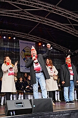 01 Biwak KG AMaB 2025-11-0 21  2 Mal Heimspiel  - Sonntagmorgen 9. November, Biwak der KG Alle Mann an Bord - die »Blauen Jungs« 1955 e.V., der „Heimathafen“ für unsere Christin und indirekt auch für se. des. Tollität. Ein Geschenk gab es auch, eine „Pömpel“ aus Marzipan. Danach dann zum Hoppditzerwachen der KG Südstern. Die Heimatgesellschaft in Serm von Pia und Toni. : DVPJ, Toni I, Jules I., Prinz Karneval, Prinz, Prinzessin Aileen I., Hofmarschälle, Page, Pagen, Paginnen, HDK, Duisburg, Karneval, Helau, Tollität, Event, Session 2025, Session 2025, HDK Duisburg, Hauptausschuss, Hauptausschuss Karneval Duisburg, Duisburg ist echt