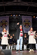 01 Biwak KG AMaB 2025-11-0 23  2 Mal Heimspiel  - Sonntagmorgen 9. November, Biwak der KG Alle Mann an Bord - die »Blauen Jungs« 1955 e.V., der „Heimathafen“ für unsere Christin und indirekt auch für se. des. Tollität. Ein Geschenk gab es auch, eine „Pömpel“ aus Marzipan. Danach dann zum Hoppditzerwachen der KG Südstern. Die Heimatgesellschaft in Serm von Pia und Toni. : DVPJ, Toni I, Jules I., Prinz Karneval, Prinz, Prinzessin Aileen I., Hofmarschälle, Page, Pagen, Paginnen, HDK, Duisburg, Karneval, Helau, Tollität, Event, Session 2025, Session 2025, HDK Duisburg, Hauptausschuss, Hauptausschuss Karneval Duisburg, Duisburg ist echt