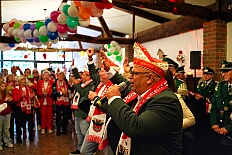 02 Hopped KG Suedsterm 2025-11-0 04  2 Mal Heimspiel  - Sonntagmorgen 9. November, Biwak der KG Alle Mann an Bord - die »Blauen Jungs« 1955 e.V., der „Heimathafen“ für unsere Christin und indirekt auch für se. des. Tollität. Ein Geschenk gab es auch, eine „Pömpel“ aus Marzipan. Danach dann zum Hoppditzerwachen der KG Südstern. Die Heimatgesellschaft in Serm von Pia und Toni. : DVPJ, Toni I, Jules I., Prinz Karneval, Prinz, Prinzessin Aileen I., Hofmarschälle, Page, Pagen, Paginnen, HDK, Duisburg, Karneval, Helau, Tollität, Event, Session 2025, Session 2025, HDK Duisburg, Hauptausschuss, Hauptausschuss Karneval Duisburg, Duisburg ist echt