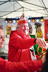 01 Hopped Stadtgad 2025-11-11 05  Elfter im Elften - Pünktlich um 11.11 Uhr startete die Stadtgarde mit uns auf dem Gelände des Polizeisportvereins in Duissern in die Session 25/26.  Später waren wir dann noch auf der anderen Rheinseite in Moers beim Hoppeditzerwachen der KG Humorica 69 e.V. : DVPJ, Toni I, Jules I., Prinz Karneval, Prinz, Prinzessin Aileen I., Hofmarschälle, Page, Pagen, Paginnen, HDK, Duisburg, Karneval, Helau, Tollität, Event, Session 2025, Session 2025, HDK Duisburg, Hauptausschuss, Hauptausschuss Karneval Duisburg, Duisburg ist echt