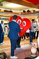 02 Hopped KG Humorica 2025-11-11 03  Elfter im Elften - Pünktlich um 11.11 Uhr startete die Stadtgarde mit uns auf dem Gelände des Polizeisportvereins in Duissern in die Session 25/26.  Später waren wir dann noch auf der anderen Rheinseite in Moers beim Hoppeditzerwachen der KG Humorica 69 e.V. : DVPJ, Toni I, Jules I., Prinz Karneval, Prinz, Prinzessin Aileen I., Hofmarschälle, Page, Pagen, Paginnen, HDK, Duisburg, Karneval, Helau, Tollität, Event, Session 2025, Session 2025, HDK Duisburg, Hauptausschuss, Hauptausschuss Karneval Duisburg, Duisburg ist echt