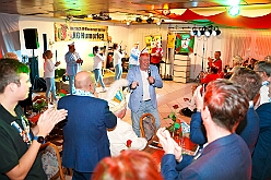 02 Hopped KG Humorica 2025-11-11 07  Elfter im Elften - Pünktlich um 11.11 Uhr startete die Stadtgarde mit uns auf dem Gelände des Polizeisportvereins in Duissern in die Session 25/26.  Später waren wir dann noch auf der anderen Rheinseite in Moers beim Hoppeditzerwachen der KG Humorica 69 e.V. : DVPJ, Toni I, Jules I., Prinz Karneval, Prinz, Prinzessin Aileen I., Hofmarschälle, Page, Pagen, Paginnen, HDK, Duisburg, Karneval, Helau, Tollität, Event, Session 2025, Session 2025, HDK Duisburg, Hauptausschuss, Hauptausschuss Karneval Duisburg, Duisburg ist echt