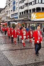 01 Auftakt HDK 2025-11-15 07  Auftakt, Prinzen-Proklamation, Auftaktsitzung - Samstag 15. November 10:30 Uhr, die Duisburger Karnevalsgesellschaften treffen sich auf der Königsstraße um zum Burgplatz zu ziehen. Dort dann die große Auftaktveranstaltung des Hauptausschuss Duisburger Karneval. Begleitet von der Prinzengarde ziehen wir mit. Abends dann die Prinzen-Proklamation von Bastian I. & Steffen I. in Moers. Danach geht es zur Benefizveranstaltung für den Blutwurstsonntags in Meiderich bei den Meidericher Jecken. Zum Ende des Abends ging es in die Aula des Reinhard-und-Max-Mannesmann-Gymnasium, wo wir von einem begeisterten Publikum bei der Auftaktsitzung der „Blauen Jungs“ empfangen wurden. : DVPJ, Toni I, Jules I., Prinz Karneval, Prinz, Prinzessin Aileen I., Hofmarschälle, Page, Pagen, Paginnen, HDK, Duisburg, Karneval, Helau, Tollität, Event, Session 2025, Session 2025, HDK Duisburg, Hauptausschuss, Hauptausschuss Karneval Duisburg, Duisburg ist echt