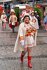 01 Auftakt HDK 2025-11-15 12  Auftakt, Prinzen-Proklamation, Auftaktsitzung - Samstag 15. November 10:30 Uhr, die Duisburger Karnevalsgesellschaften treffen sich auf der Königsstraße um zum Burgplatz zu ziehen. Dort dann die große Auftaktveranstaltung des Hauptausschuss Duisburger Karneval. Begleitet von der Prinzengarde ziehen wir mit. Abends dann die Prinzen-Proklamation von Bastian I. & Steffen I. in Moers. Danach geht es zur Benefizveranstaltung für den Blutwurstsonntags in Meiderich bei den Meidericher Jecken. Zum Ende des Abends ging es in die Aula des Reinhard-und-Max-Mannesmann-Gymnasium, wo wir von einem begeisterten Publikum bei der Auftaktsitzung der „Blauen Jungs“ empfangen wurden. : DVPJ, Toni I, Jules I., Prinz Karneval, Prinz, Prinzessin Aileen I., Hofmarschälle, Page, Pagen, Paginnen, HDK, Duisburg, Karneval, Helau, Tollität, Event, Session 2025, Session 2025, HDK Duisburg, Hauptausschuss, Hauptausschuss Karneval Duisburg, Duisburg ist echt