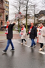 01 Auftakt HDK 2025-11-15 16  Auftakt, Prinzen-Proklamation, Auftaktsitzung - Samstag 15. November 10:30 Uhr, die Duisburger Karnevalsgesellschaften treffen sich auf der Königsstraße um zum Burgplatz zu ziehen. Dort dann die große Auftaktveranstaltung des Hauptausschuss Duisburger Karneval. Begleitet von der Prinzengarde ziehen wir mit. Abends dann die Prinzen-Proklamation von Bastian I. & Steffen I. in Moers. Danach geht es zur Benefizveranstaltung für den Blutwurstsonntags in Meiderich bei den Meidericher Jecken. Zum Ende des Abends ging es in die Aula des Reinhard-und-Max-Mannesmann-Gymnasium, wo wir von einem begeisterten Publikum bei der Auftaktsitzung der „Blauen Jungs“ empfangen wurden. : DVPJ, Toni I, Jules I., Prinz Karneval, Prinz, Prinzessin Aileen I., Hofmarschälle, Page, Pagen, Paginnen, HDK, Duisburg, Karneval, Helau, Tollität, Event, Session 2025, Session 2025, HDK Duisburg, Hauptausschuss, Hauptausschuss Karneval Duisburg, Duisburg ist echt