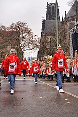 01 Auftakt HDK 2025-11-15 20  Auftakt, Prinzen-Proklamation, Auftaktsitzung - Samstag 15. November 10:30 Uhr, die Duisburger Karnevalsgesellschaften treffen sich auf der Königsstraße um zum Burgplatz zu ziehen. Dort dann die große Auftaktveranstaltung des Hauptausschuss Duisburger Karneval. Begleitet von der Prinzengarde ziehen wir mit. Abends dann die Prinzen-Proklamation von Bastian I. & Steffen I. in Moers. Danach geht es zur Benefizveranstaltung für den Blutwurstsonntags in Meiderich bei den Meidericher Jecken. Zum Ende des Abends ging es in die Aula des Reinhard-und-Max-Mannesmann-Gymnasium, wo wir von einem begeisterten Publikum bei der Auftaktsitzung der „Blauen Jungs“ empfangen wurden. : DVPJ, Toni I, Jules I., Prinz Karneval, Prinz, Prinzessin Aileen I., Hofmarschälle, Page, Pagen, Paginnen, HDK, Duisburg, Karneval, Helau, Tollität, Event, Session 2025, Session 2025, HDK Duisburg, Hauptausschuss, Hauptausschuss Karneval Duisburg, Duisburg ist echt