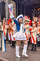 01 Auftakt HDK 2025-11-15 25  Auftakt, Prinzen-Proklamation, Auftaktsitzung - Samstag 15. November 10:30 Uhr, die Duisburger Karnevalsgesellschaften treffen sich auf der Königsstraße um zum Burgplatz zu ziehen. Dort dann die große Auftaktveranstaltung des Hauptausschuss Duisburger Karneval. Begleitet von der Prinzengarde ziehen wir mit. Abends dann die Prinzen-Proklamation von Bastian I. & Steffen I. in Moers. Danach geht es zur Benefizveranstaltung für den Blutwurstsonntags in Meiderich bei den Meidericher Jecken. Zum Ende des Abends ging es in die Aula des Reinhard-und-Max-Mannesmann-Gymnasium, wo wir von einem begeisterten Publikum bei der Auftaktsitzung der „Blauen Jungs“ empfangen wurden. : DVPJ, Toni I, Jules I., Prinz Karneval, Prinz, Prinzessin Aileen I., Hofmarschälle, Page, Pagen, Paginnen, HDK, Duisburg, Karneval, Helau, Tollität, Event, Session 2025, Session 2025, HDK Duisburg, Hauptausschuss, Hauptausschuss Karneval Duisburg, Duisburg ist echt