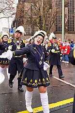 01 Auftakt HDK 2025-11-15 28  Auftakt, Prinzen-Proklamation, Auftaktsitzung - Samstag 15. November 10:30 Uhr, die Duisburger Karnevalsgesellschaften treffen sich auf der Königsstraße um zum Burgplatz zu ziehen. Dort dann die große Auftaktveranstaltung des Hauptausschuss Duisburger Karneval. Begleitet von der Prinzengarde ziehen wir mit. Abends dann die Prinzen-Proklamation von Bastian I. & Steffen I. in Moers. Danach geht es zur Benefizveranstaltung für den Blutwurstsonntags in Meiderich bei den Meidericher Jecken. Zum Ende des Abends ging es in die Aula des Reinhard-und-Max-Mannesmann-Gymnasium, wo wir von einem begeisterten Publikum bei der Auftaktsitzung der „Blauen Jungs“ empfangen wurden. : DVPJ, Toni I, Jules I., Prinz Karneval, Prinz, Prinzessin Aileen I., Hofmarschälle, Page, Pagen, Paginnen, HDK, Duisburg, Karneval, Helau, Tollität, Event, Session 2025, Session 2025, HDK Duisburg, Hauptausschuss, Hauptausschuss Karneval Duisburg, Duisburg ist echt