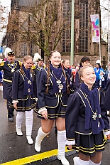 01 Auftakt HDK 2025-11-15 29  Auftakt, Prinzen-Proklamation, Auftaktsitzung - Samstag 15. November 10:30 Uhr, die Duisburger Karnevalsgesellschaften treffen sich auf der Königsstraße um zum Burgplatz zu ziehen. Dort dann die große Auftaktveranstaltung des Hauptausschuss Duisburger Karneval. Begleitet von der Prinzengarde ziehen wir mit. Abends dann die Prinzen-Proklamation von Bastian I. & Steffen I. in Moers. Danach geht es zur Benefizveranstaltung für den Blutwurstsonntags in Meiderich bei den Meidericher Jecken. Zum Ende des Abends ging es in die Aula des Reinhard-und-Max-Mannesmann-Gymnasium, wo wir von einem begeisterten Publikum bei der Auftaktsitzung der „Blauen Jungs“ empfangen wurden. : DVPJ, Toni I, Jules I., Prinz Karneval, Prinz, Prinzessin Aileen I., Hofmarschälle, Page, Pagen, Paginnen, HDK, Duisburg, Karneval, Helau, Tollität, Event, Session 2025, Session 2025, HDK Duisburg, Hauptausschuss, Hauptausschuss Karneval Duisburg, Duisburg ist echt